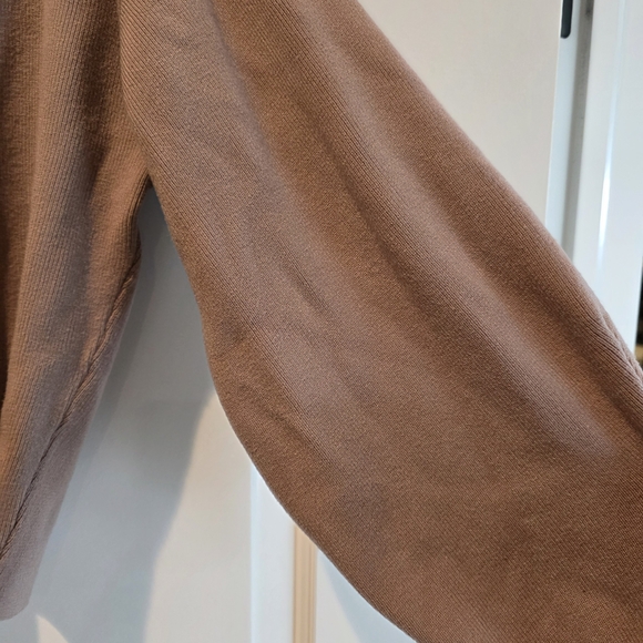 V-Neck Taupe Sweater Dynamite - Picture 2 of 4